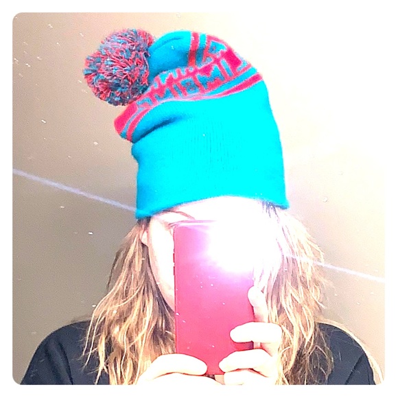 Retro Organic Climbing Knitted Pom Pom 